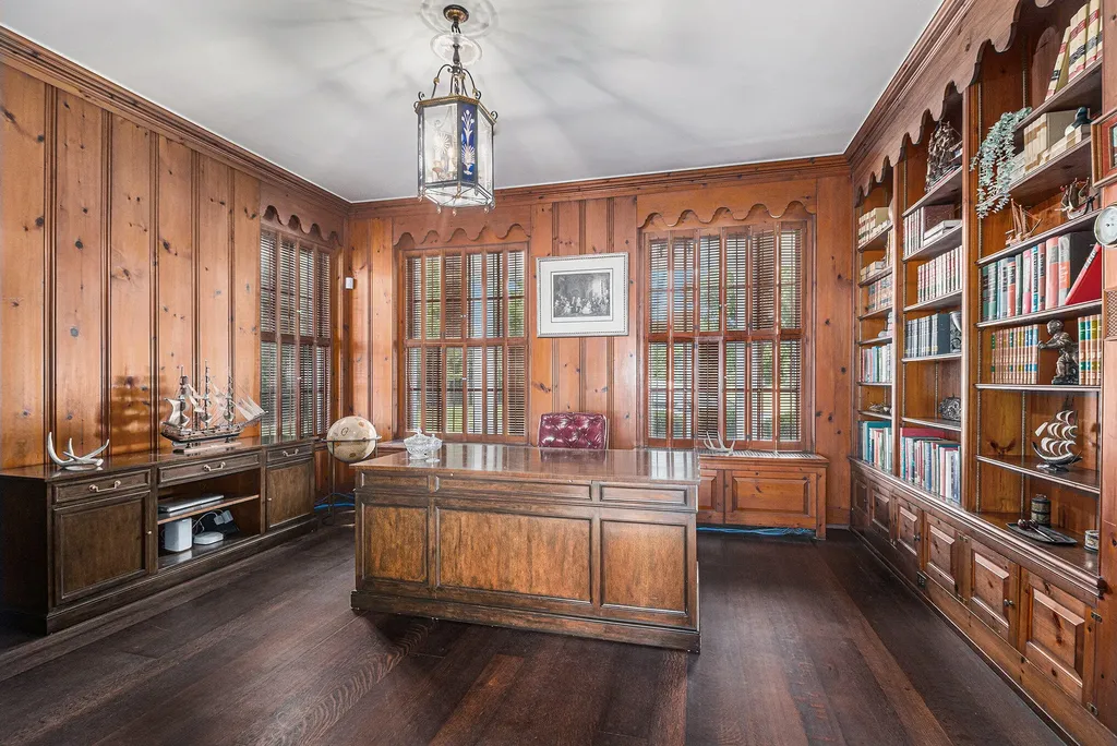 19123 Parke Lane Grosse Ile Township MI 48138