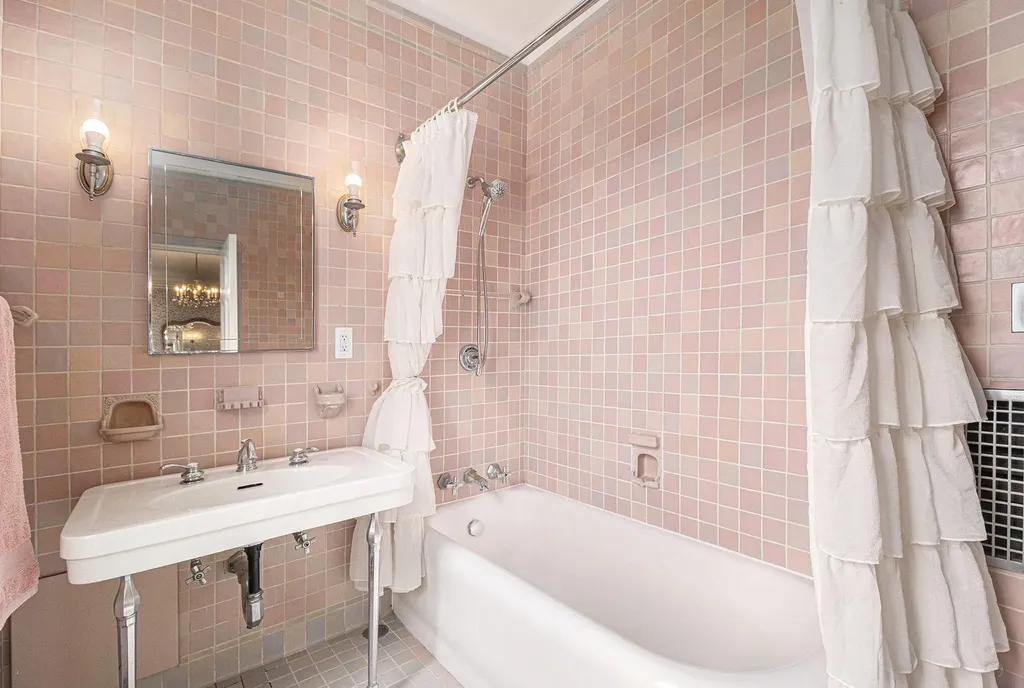 19123 Parke Lane Grosse Ile Township MI 48138