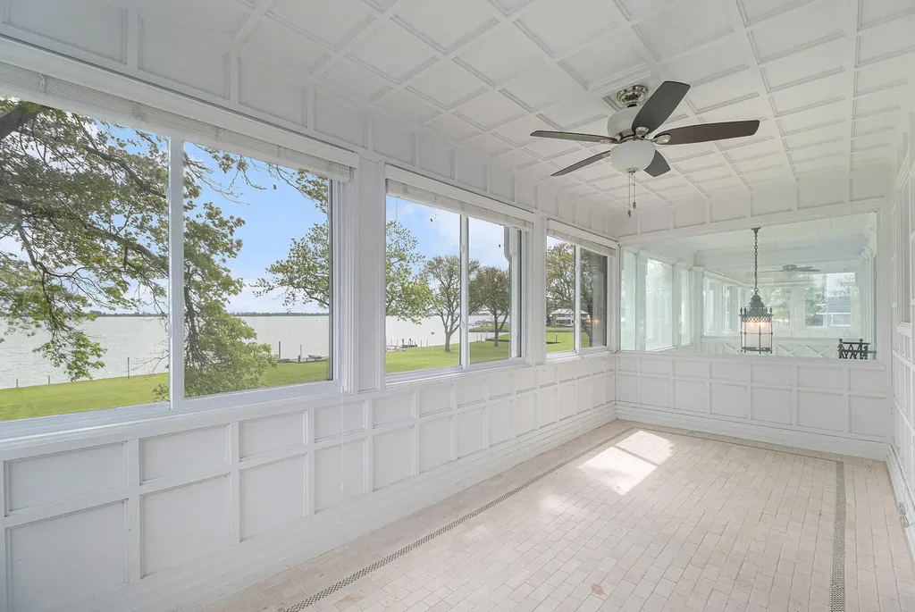 19123 Parke Lane Grosse Ile Township MI 48138