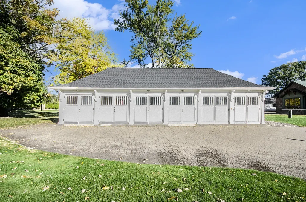 19123 Parke Lane Grosse Ile Township MI 48138