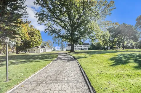 19123 Parke Lane Grosse Ile Township MI 48138