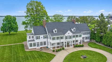 19123 Parke Lane Grosse Ile Township MI 48138