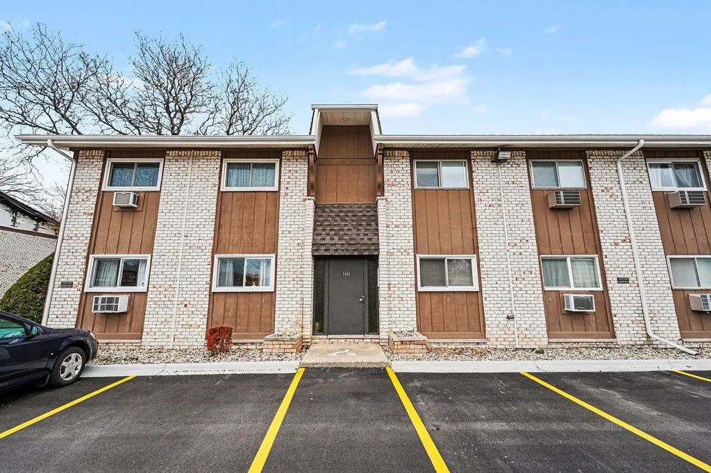 7602 Woodview Street Westland City MI 48185