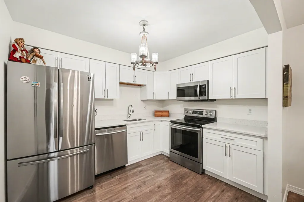 7602 Woodview Street Westland City MI 48185