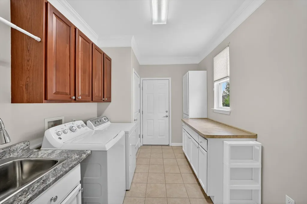 27118 Walloon Way Brownstown Charter Township MI 48134
