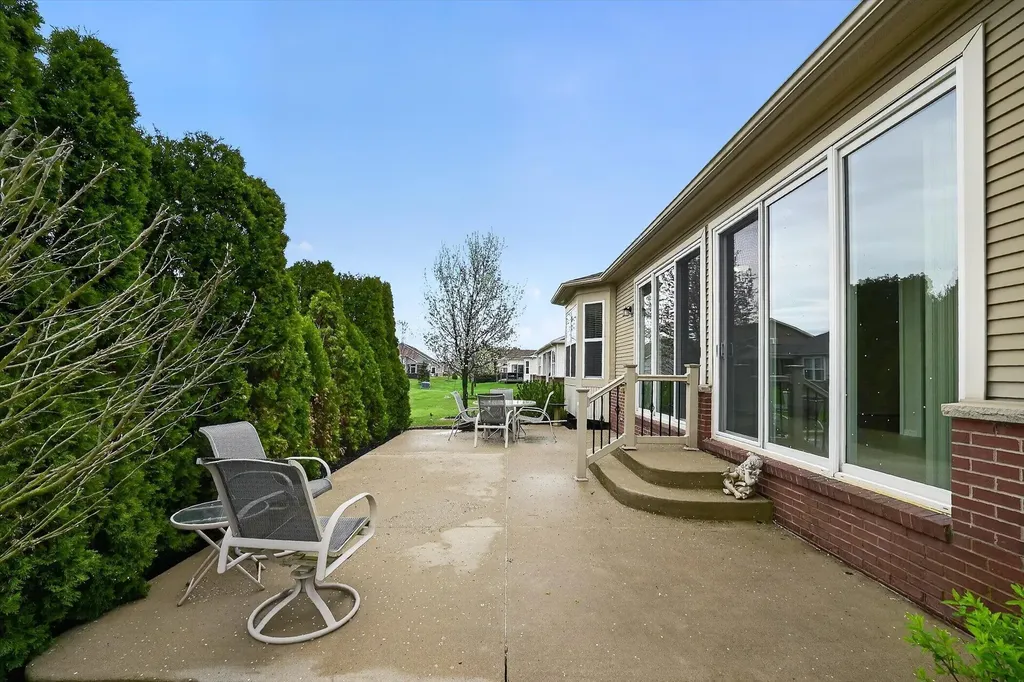 27118 Walloon Way Brownstown Charter Township MI 48134