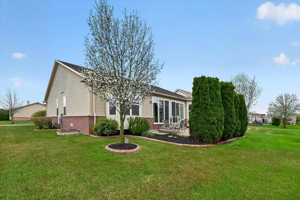 27118 Walloon Way Brownstown Charter Township MI 48134