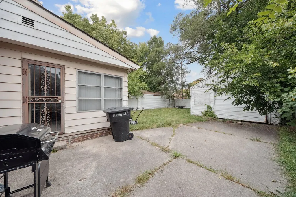 17360 Mansfield Street Detroit City MI 48235