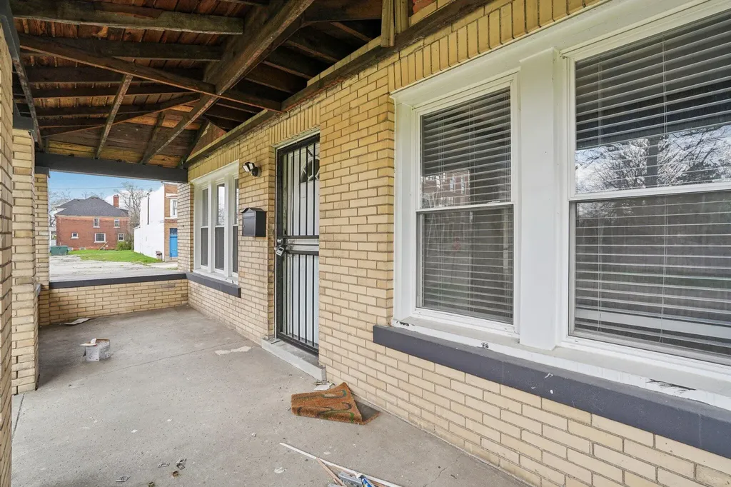 956 Glynn Court Detroit City MI 48202