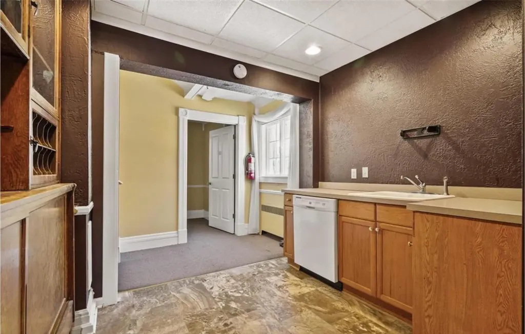 45199 Cass Avenue Utica City MI 48317