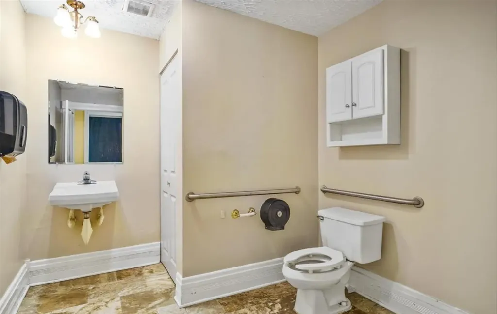 45199 Cass Avenue Utica City MI 48317