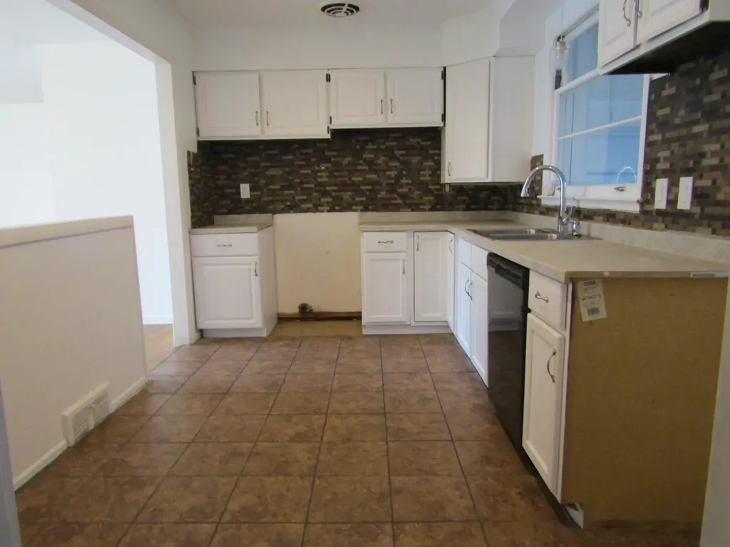 27182 Spring Arbor Drive Southfield City MI 48076