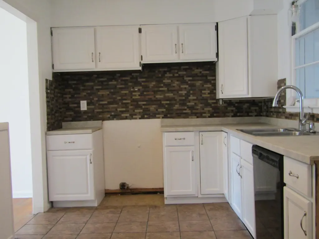 27182 Spring Arbor Drive Southfield City MI 48076