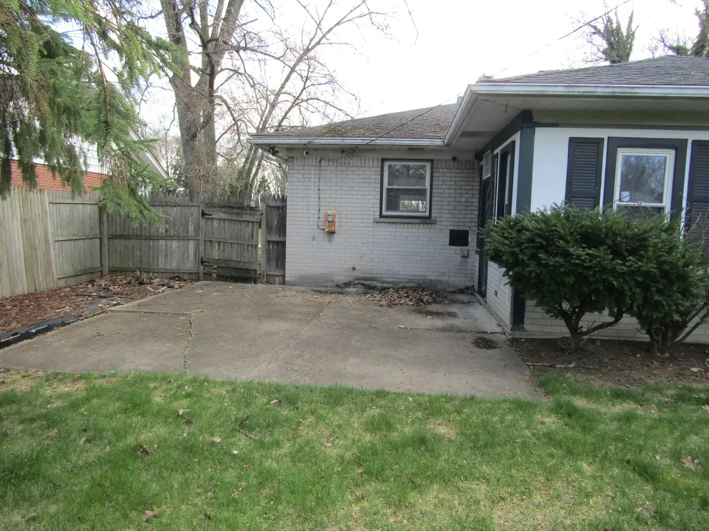 27182 Spring Arbor Drive Southfield City MI 48076