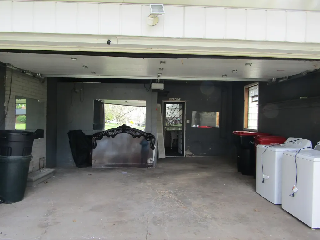 27182 Spring Arbor Drive Southfield City MI 48076