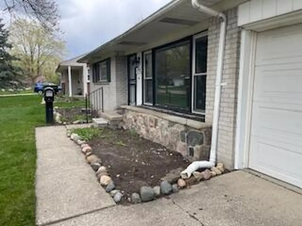 27182 Spring Arbor Drive Southfield City MI 48076