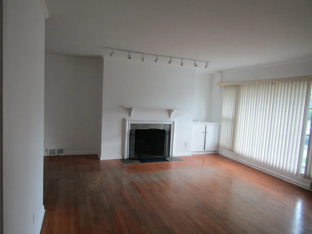 27182 Spring Arbor Drive Southfield City MI 48076