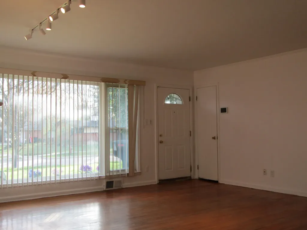 27182 Spring Arbor Drive Southfield City MI 48076