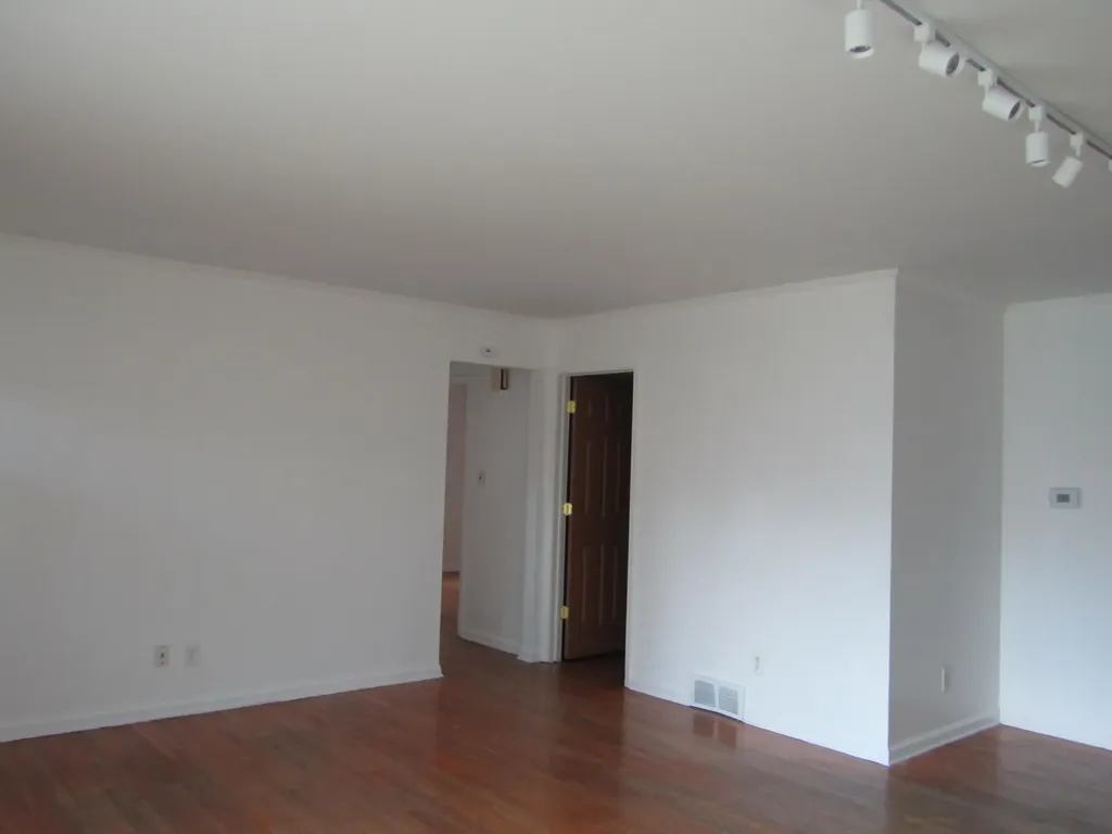 27182 Spring Arbor Drive Southfield City MI 48076