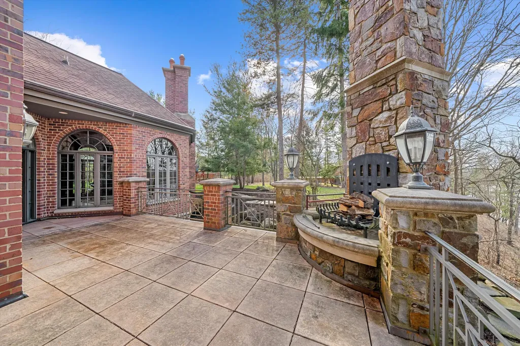 161 Laurin Court Ann Arbor Charter Township MI 48105