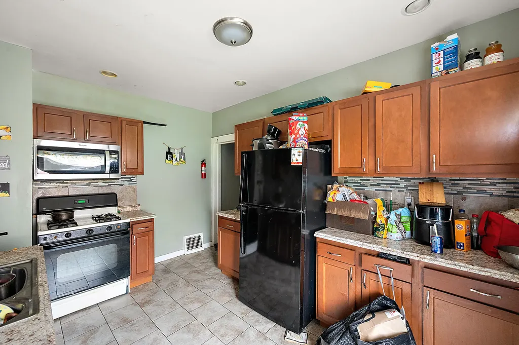 8983 Beverly Court Detroit City MI 48204