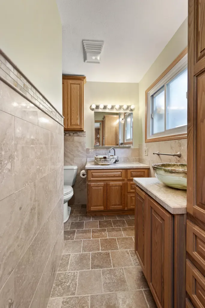 219 Ottawa Drive Troy City MI 48085