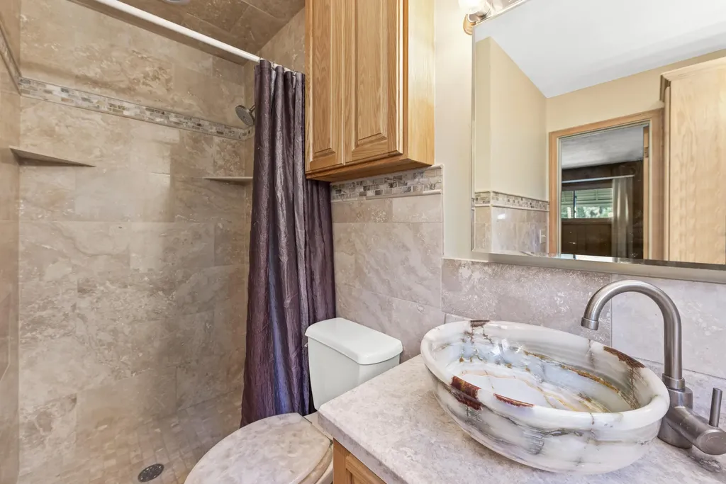 219 Ottawa Drive Troy City MI 48085