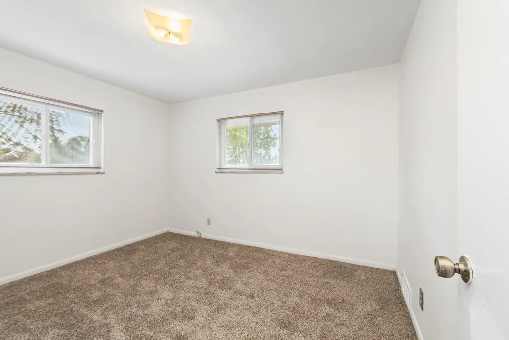 219 Ottawa Drive Troy City MI 48085
