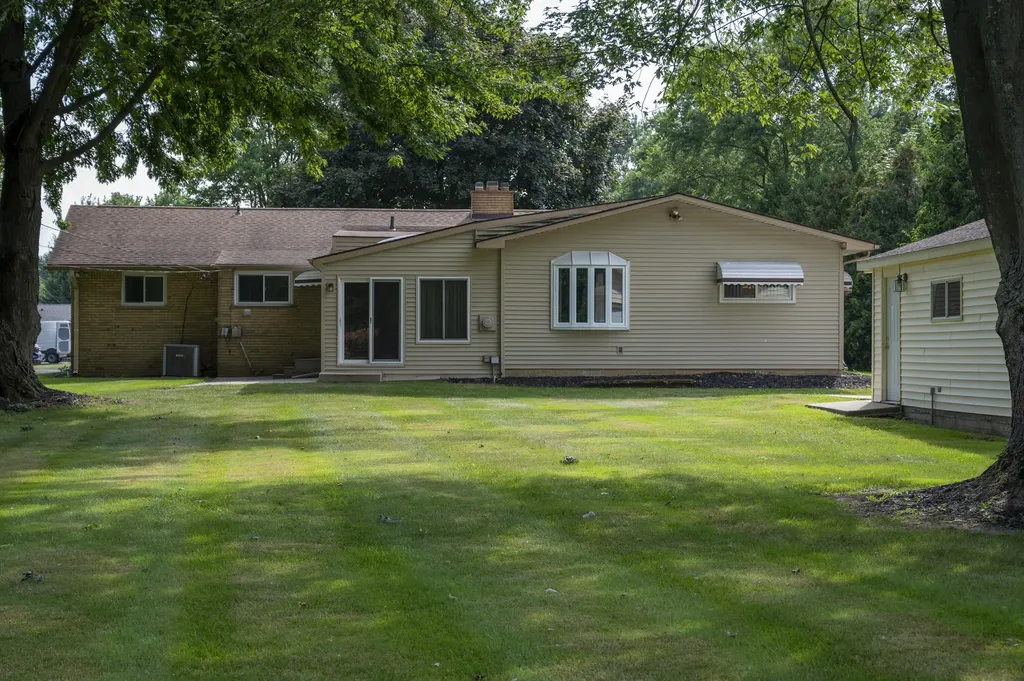 219 Ottawa Drive Troy City MI 48085