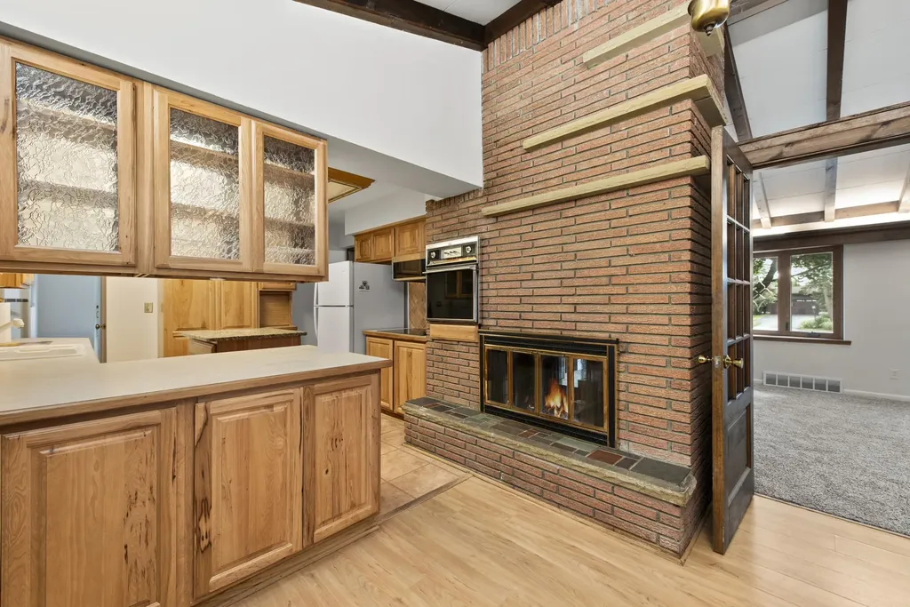 219 Ottawa Drive Troy City MI 48085