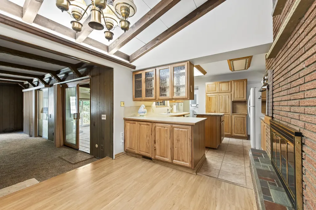 219 Ottawa Drive Troy City MI 48085