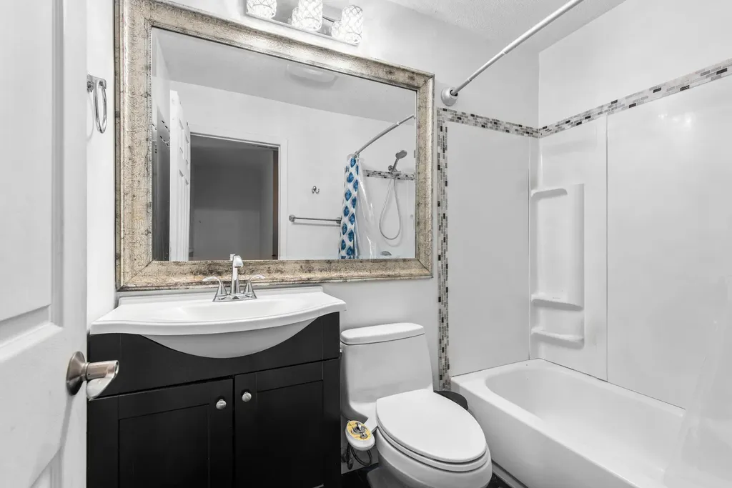 2806 Willow Ct Drive Unknown City MI 48360