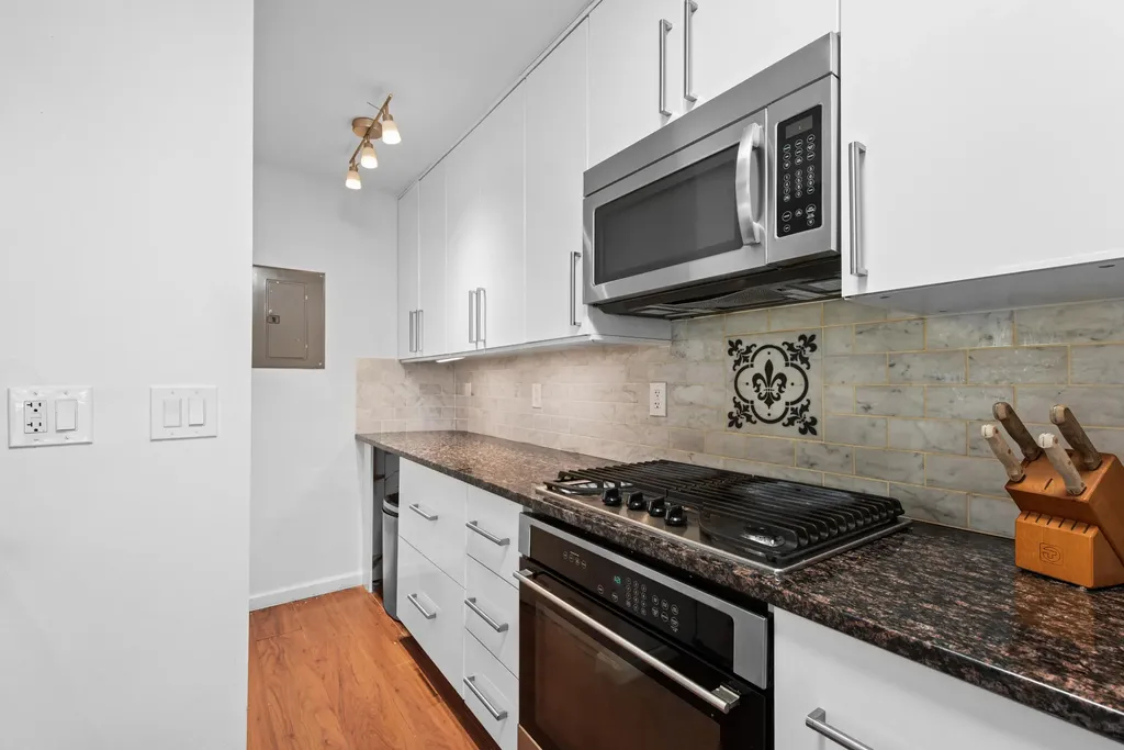 2806 Willow Ct Drive Unknown City MI 48360