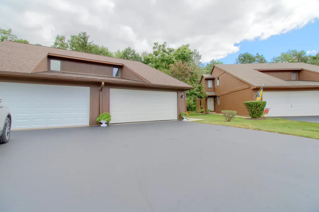 623 Echo Court Saline City MI 48176