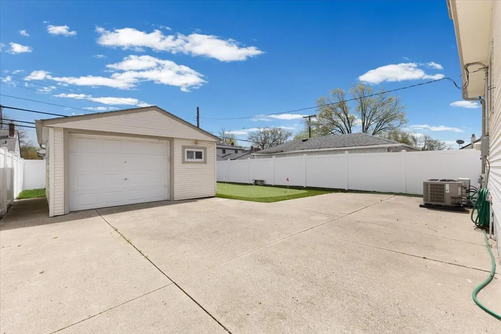 2236 Tyler Avenue Berkley City MI 48072