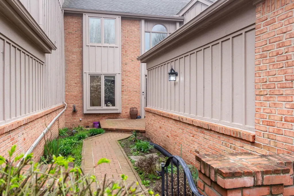 37834 Siena Drive Farmington Hills City MI 48331