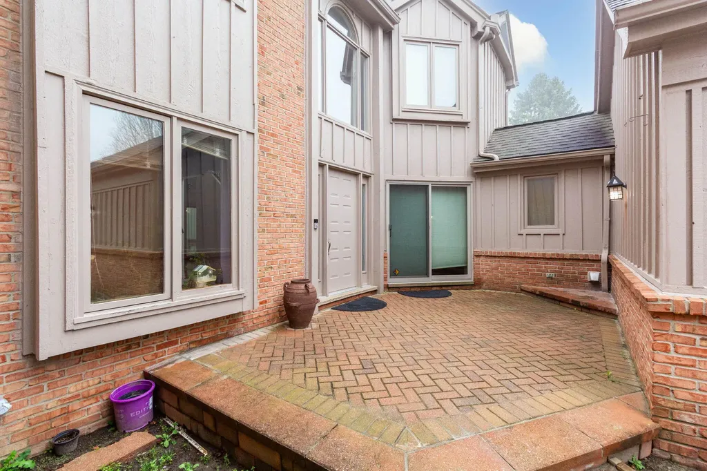 37834 Siena Drive Farmington Hills City MI 48331