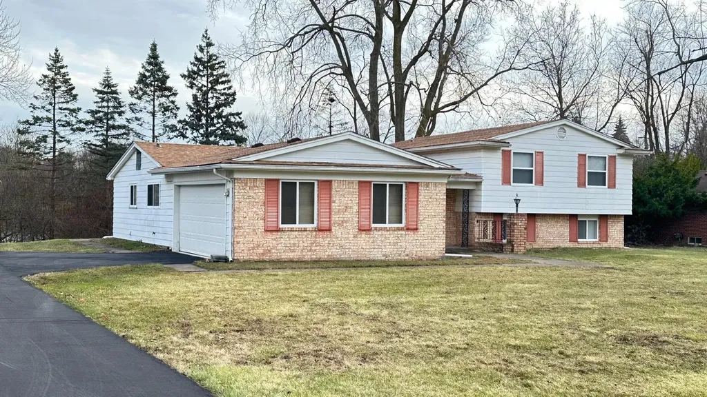 2665 Peterboro Road West Bloomfield Charter Township MI 48323