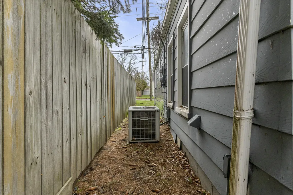 5757 Arcola Street Garden City City MI 48135