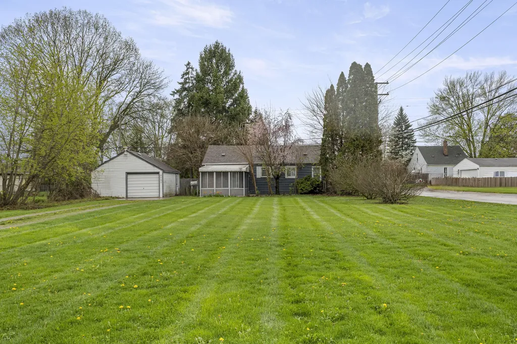 5757 Arcola Street Garden City City MI 48135