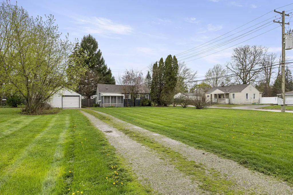 5757 Arcola Street Garden City City MI 48135
