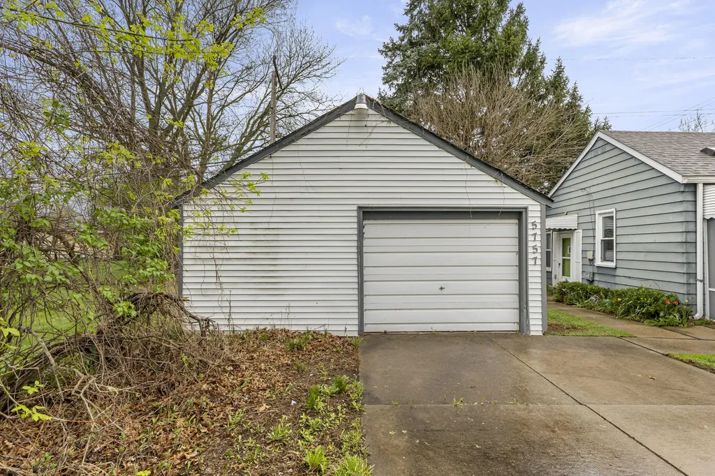 5757 Arcola Street Garden City City MI 48135