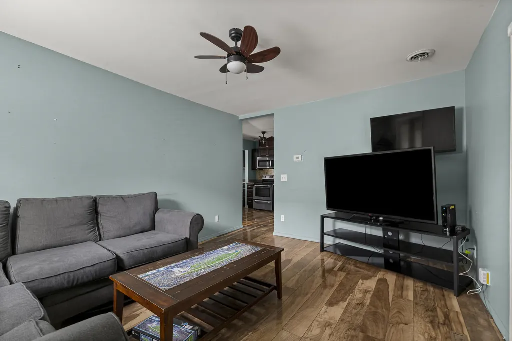 5757 Arcola Street Garden City City MI 48135