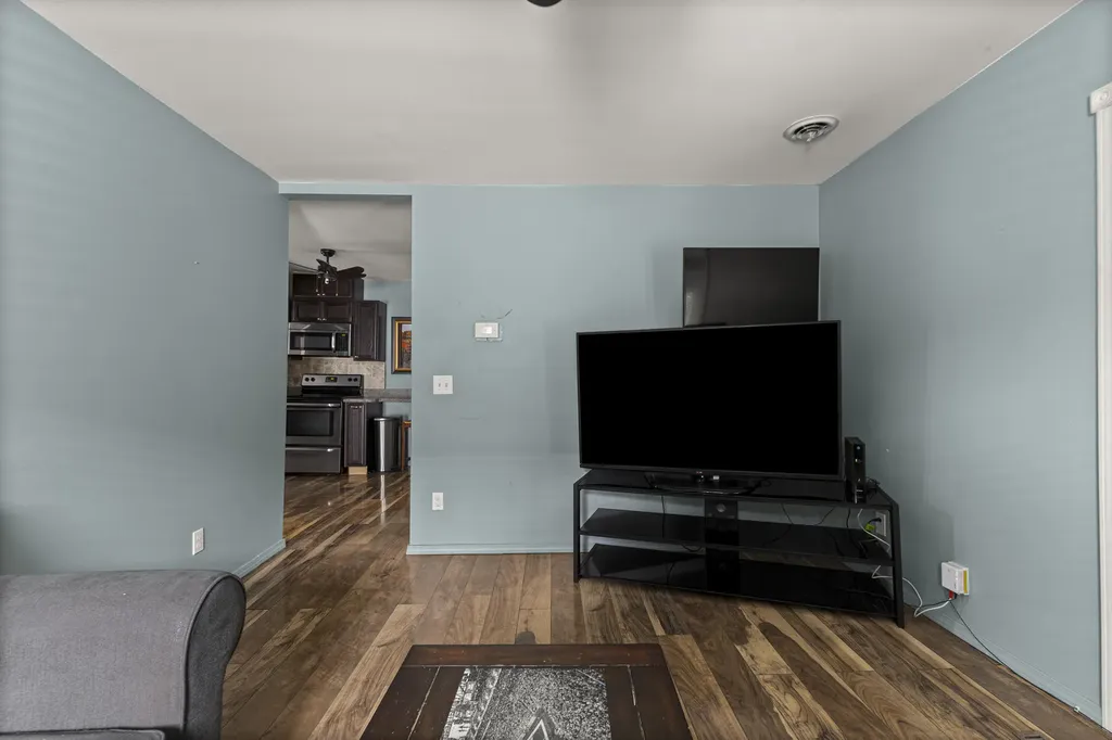 5757 Arcola Street Garden City City MI 48135