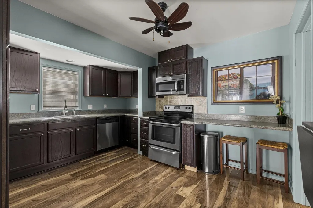 5757 Arcola Street Garden City City MI 48135