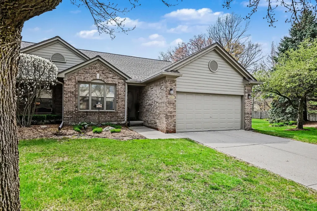 4426 Glenoaks Court Warren City MI 48092