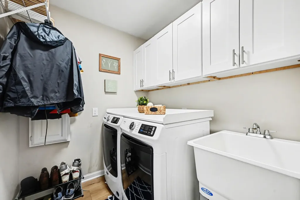 4426 Glenoaks Court Warren City MI 48092
