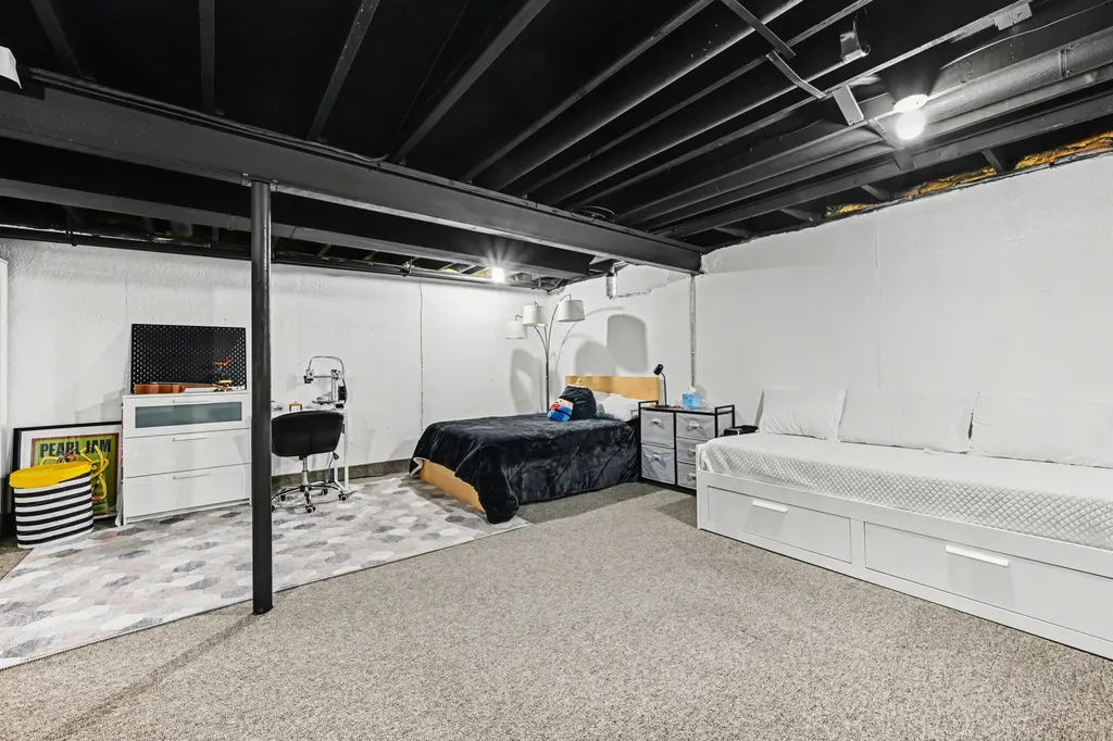 4426 Glenoaks Court Warren City MI 48092