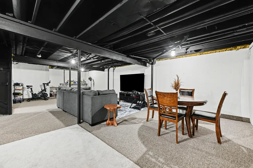 4426 Glenoaks Court Warren City MI 48092