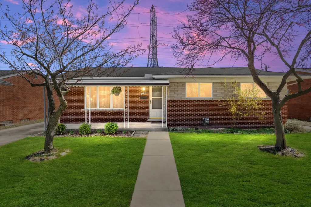 31036 Palomino Avenue Warren City MI 48093